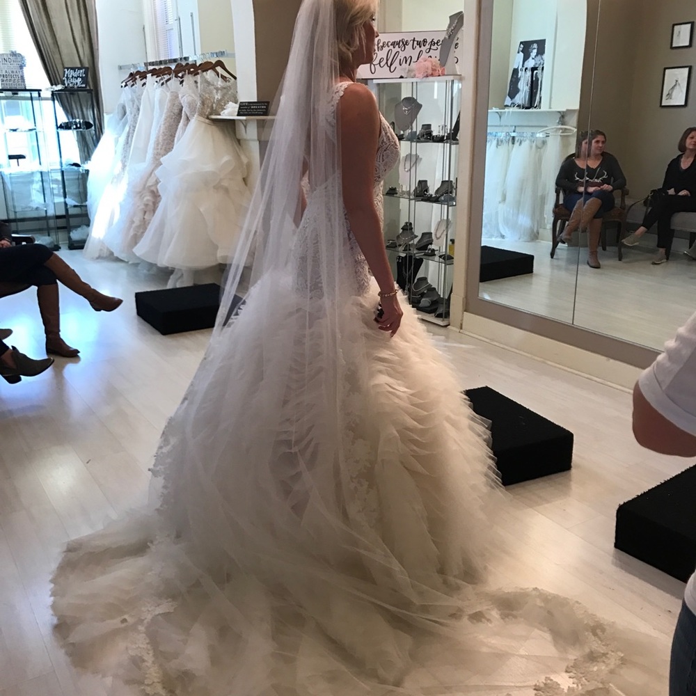 Lazaro wedding dress - Picture 6 of 8